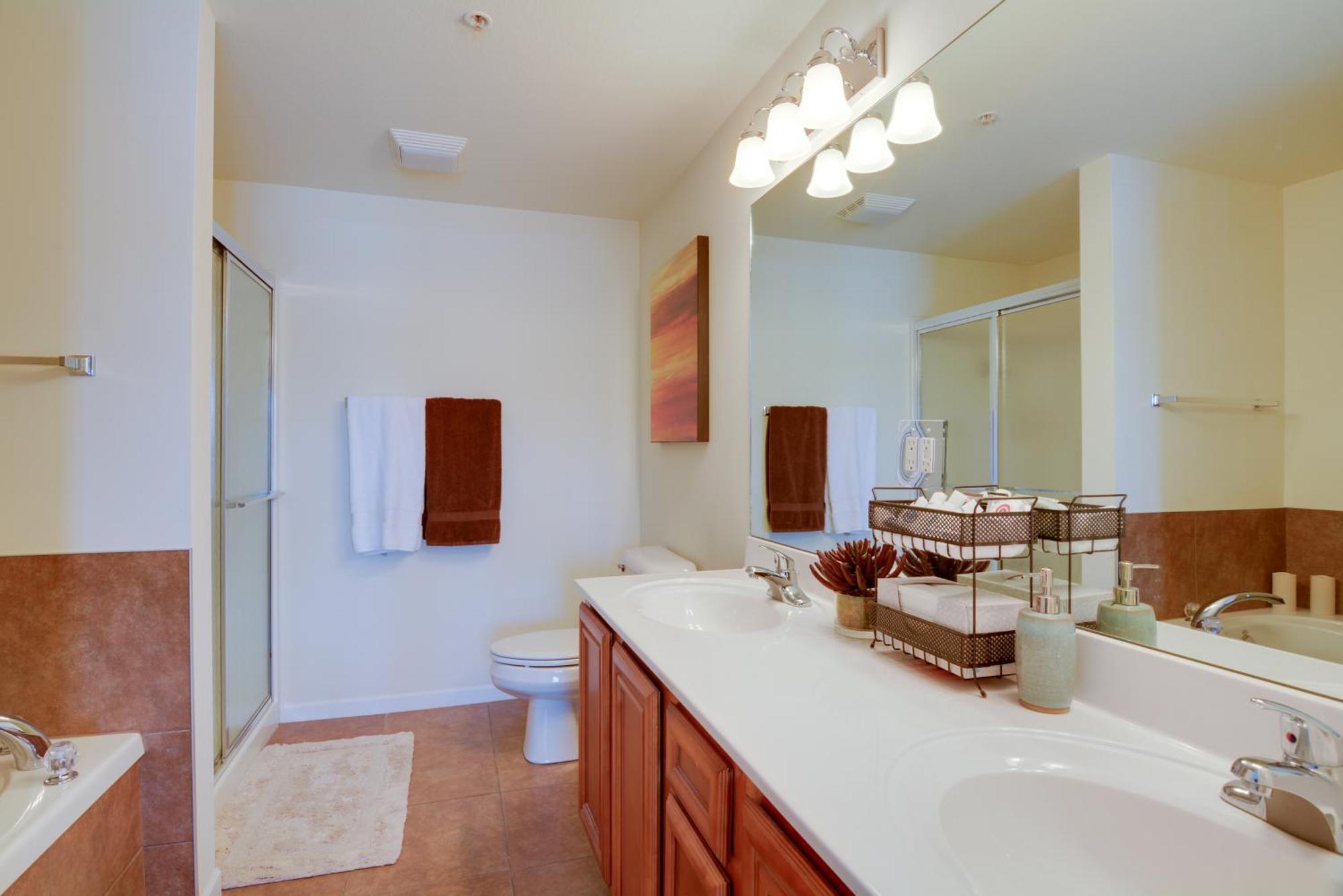 Lakefront Osage Beach Condo With Pool And Water Views! Exterior photo