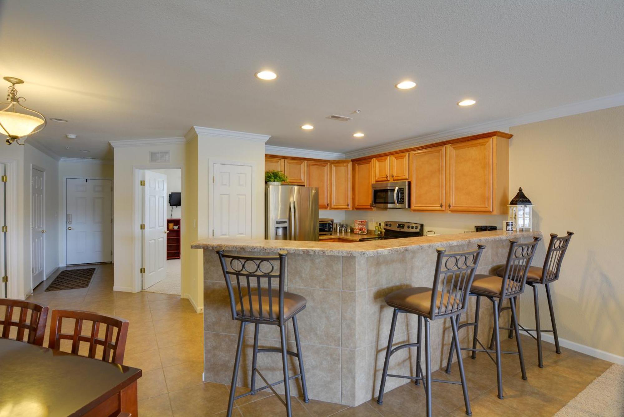 Lakefront Osage Beach Condo With Pool And Water Views! Exterior photo