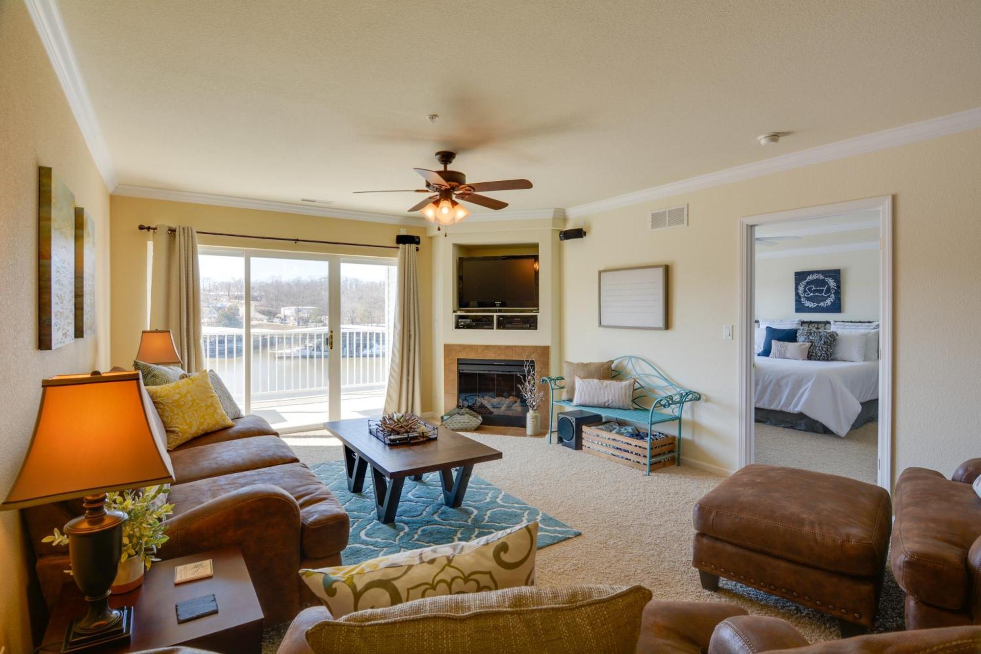 Lakefront Osage Beach Condo With Pool And Water Views! Exterior photo