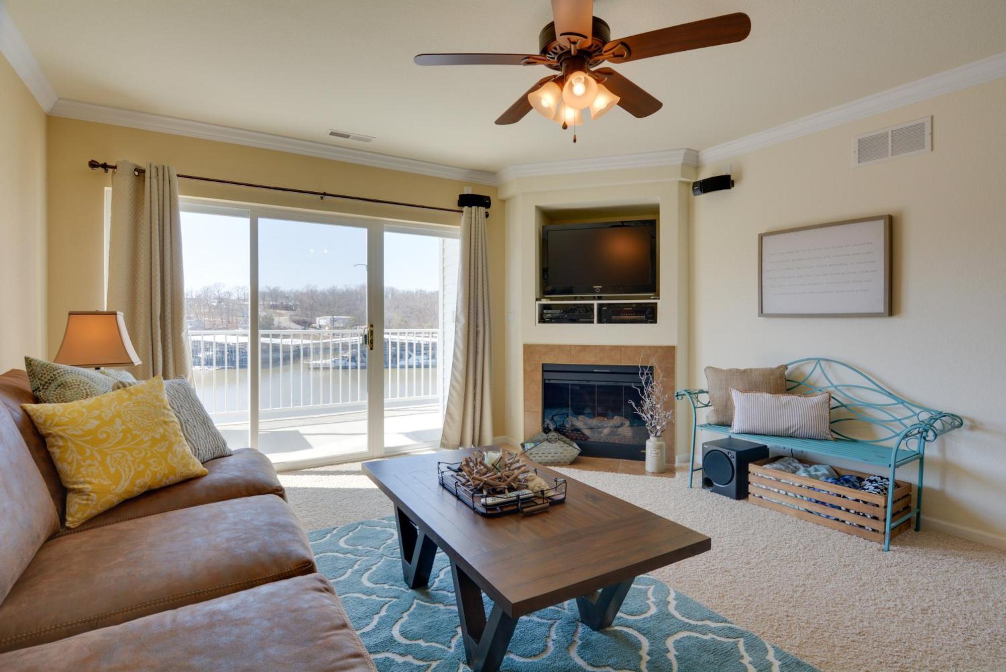 Lakefront Osage Beach Condo With Pool And Water Views! Exterior photo